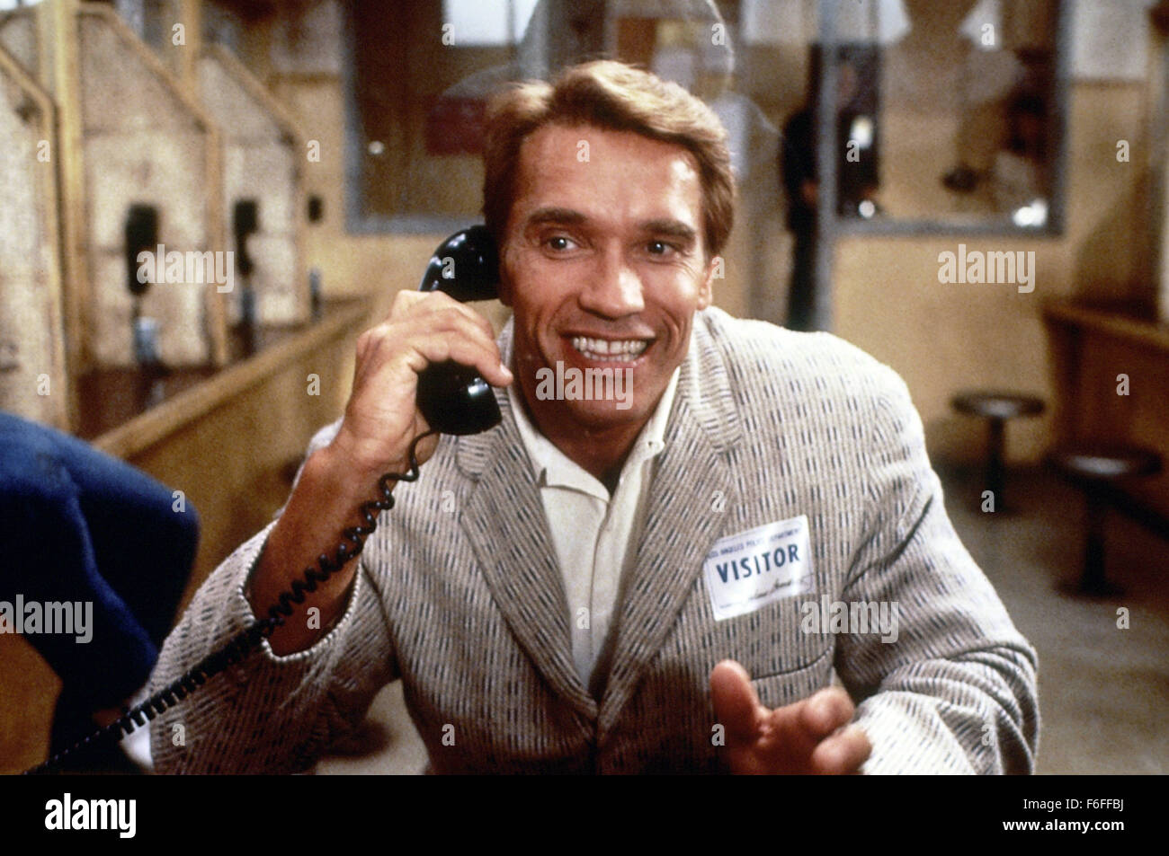 Dec 08, 1988 ; Hollywood, CA, USA ; Arnold Schwarzenegger comme Julius Benedict dans la comédie ''jumeaux'' réalisé par Ivan Reitman. Banque D'Images
