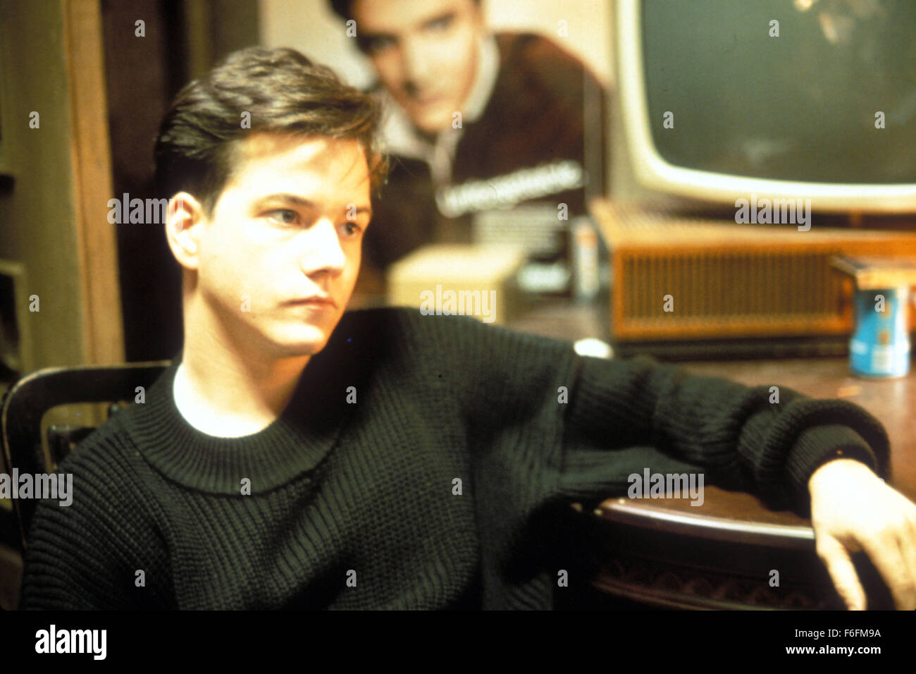 DATE DE SORTIE : 7 février 1992. Titre du film : Retour à l'URSS. STUDIO : JVC Entertainment Networks. Résumé : Au cours de la perestroïka de Gorbatchev, Archer Sloan, un étudiant de Chicago, visites Moscou tandis que l'Union soviétique est en train de changer de parti communiste à Wild West la société capitaliste. Par malchance, il devient un pion dans un dangereux jeu du chat et de la souris pour une vierge noire, une icône précieuse, qui a été volé de clergé orthodoxe russe par l'augmentation rapide, riche et corrompu mafia russe, puis par un marché noir-girl il a suivi tout comme un flirt qui ne savait pas elle-même ce qu'elle a entaillé. Le bien-connecté m Banque D'Images