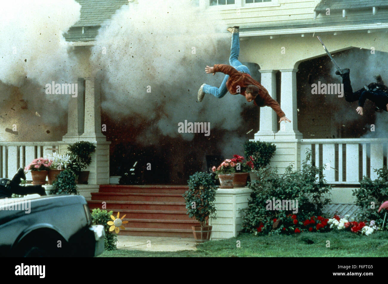 Jun 18, 1993 ; Los Angeles, CA, USA ; Arnold Schwarzenegger (gauche) comme Jack Slater/lui-même dans l'action, fantastique, comédie film ''Last Action Hero'' réalisé par John McTiernan. Banque D'Images