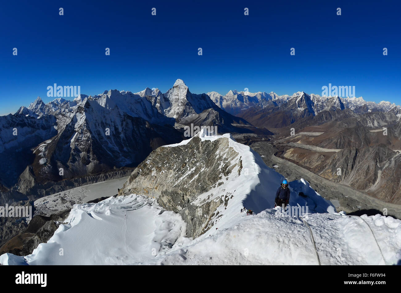 Vue depuis le sommet de l'Imja Tse (Island Peak) dans la région de Khumbu au Népal. Banque D'Images