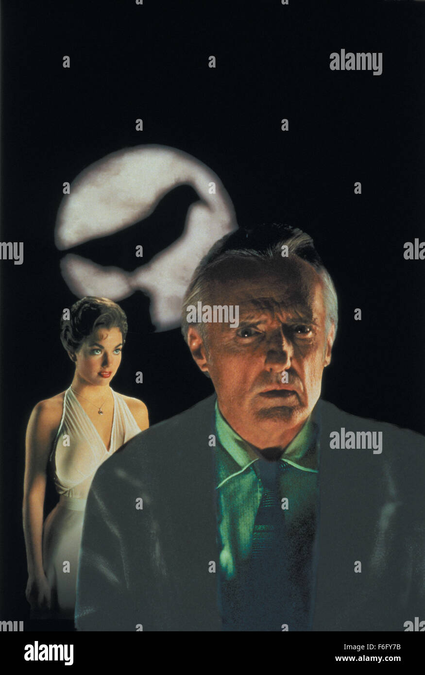 DATE DE SORTIE : Décembre 10, 1994. Titre du film : chasse aux sorcières. STUDIO : Home Box Office (HBO). Résumé : Le détective Philip Lovecraft vit à Los Angeles dans les années 1950, lorsqu'un sénateur ambitieux est la tenue des audiences, sur la Magie. La magie est la nouvelle influence dans la ville de guirlandes. Lovecraft est unique en ce qu'il est le seul qui refuse d'utiliser la magie dans son travail. Peu de temps après qu'il est embauché, il trouve son client, Kim Hudson, accusé du meurtre de son mari, un film l'exécutif. Philip utilise les tallents d'une sorcière locale, Kropotkine, d'expliquer ce qui se passe seulement à la voir accusé du meurtre et condamné à être bu Banque D'Images