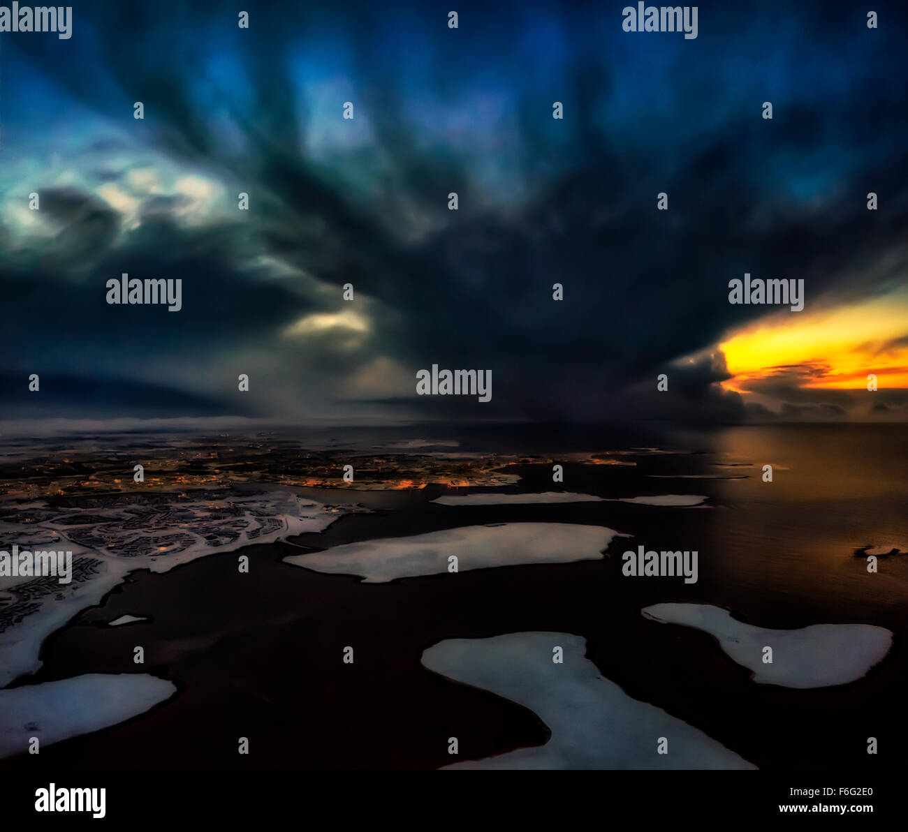Ciel dramatique sur Reykjavik, Islande Digital composite. Banque D'Images