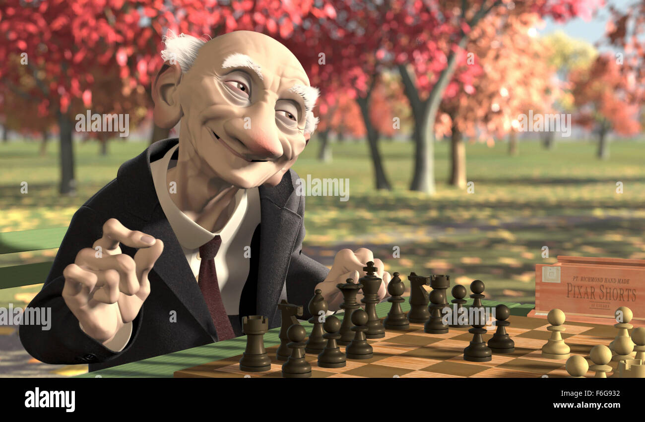 DATE DE SORTIE : Novembre 25, 1997. Titre du film : Geri's Game. STUDIO : Pixar Animation Studios. Résumé : Dans un vide, parc arboré, un vieil homme définit un jeu d'échecs. Là, il met des spectacles et fait le premier pas : 1) e4. Il enlève ses lunettes, les peuplements et avec le shuffle d'un pensionné, promenades autour de la table pour s'asseoir sur l'autre côté. Il sourit, ses yeux s'illuminer, il en riant et rend sa décision. Il marche à l'autre côté, s'assoit, met ses lunettes, et fait un mouvement. Le jeu continue, et bientôt le noir est blanc de déchiquetage, les défenses prenant pièce après pièce. Le blanc est bientôt vers le bas t Banque D'Images