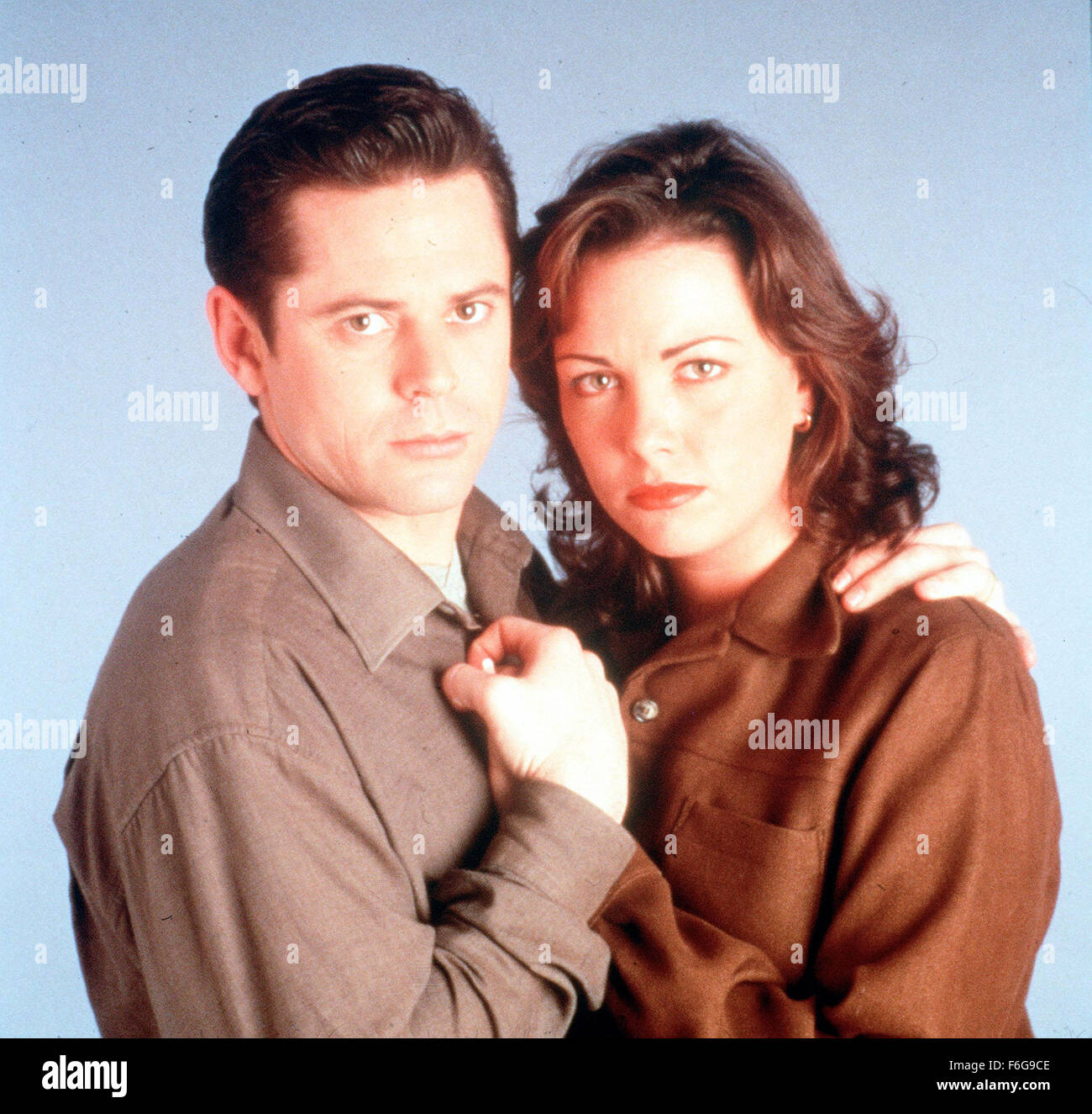 Jan 01, 1998 ; Hollywood, CA, USA ; dossier Photo : Date et lieu inconnu. C. Thomas Howell (gauche) comme Malcolm 'Mack' Maddox et MAXIM ROY comme Laura Maddox dans le thriller ''Fatal Affair'' réalisé par Mark S. Grenier. Banque D'Images