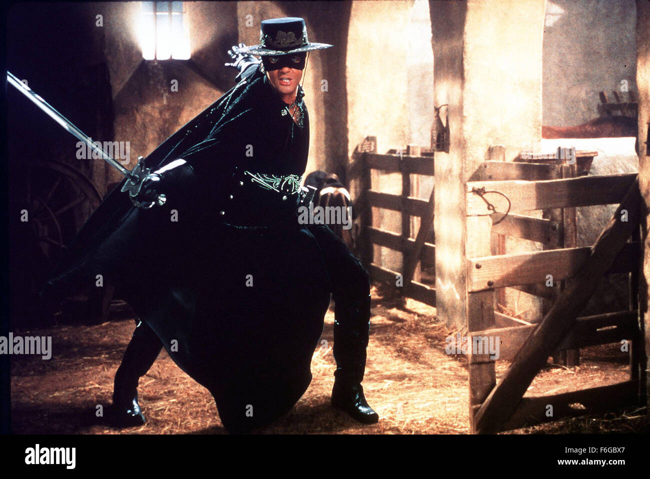 Mai 17, 1998 ; Hollywood, CA, USA ; Antonio Banderas comme Alejandro Murrieta/ Zorro dans l'action, western, comédie romantique, ''Le masque de Zorro'' réalisé par Martin Campbell. Banque D'Images
