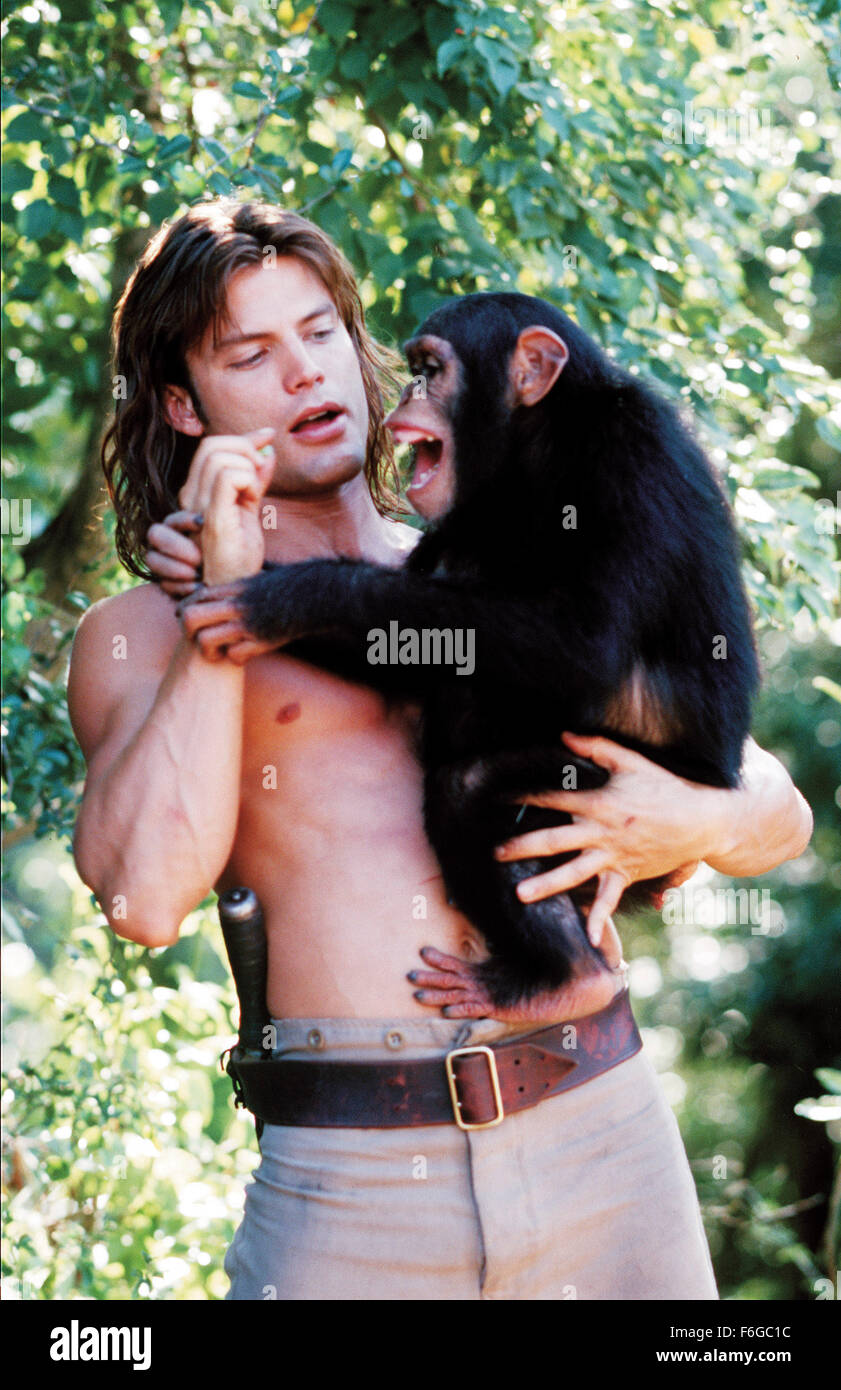 Aug 01, 1998 ; Hollywood, CA, USA ; Casper Van Dien étoile comme Tarzan dans l'action aventure "Tarzan et la cité perdue" réalisé par Carl Schenkel. Banque D'Images