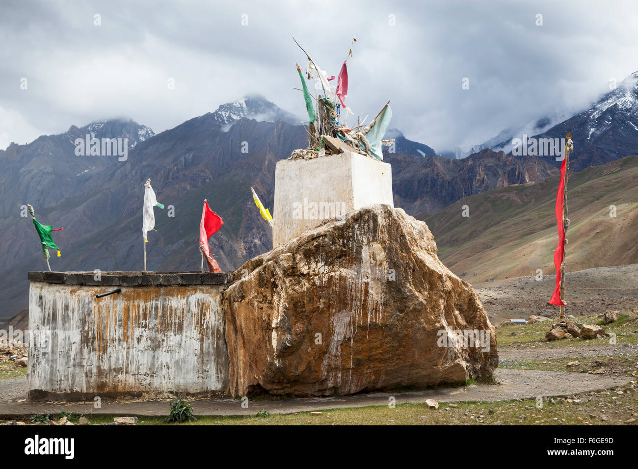 Stupas bouddhistes dans la région himalayenne de l'Himachal Pradesh, Inde Banque D'Images