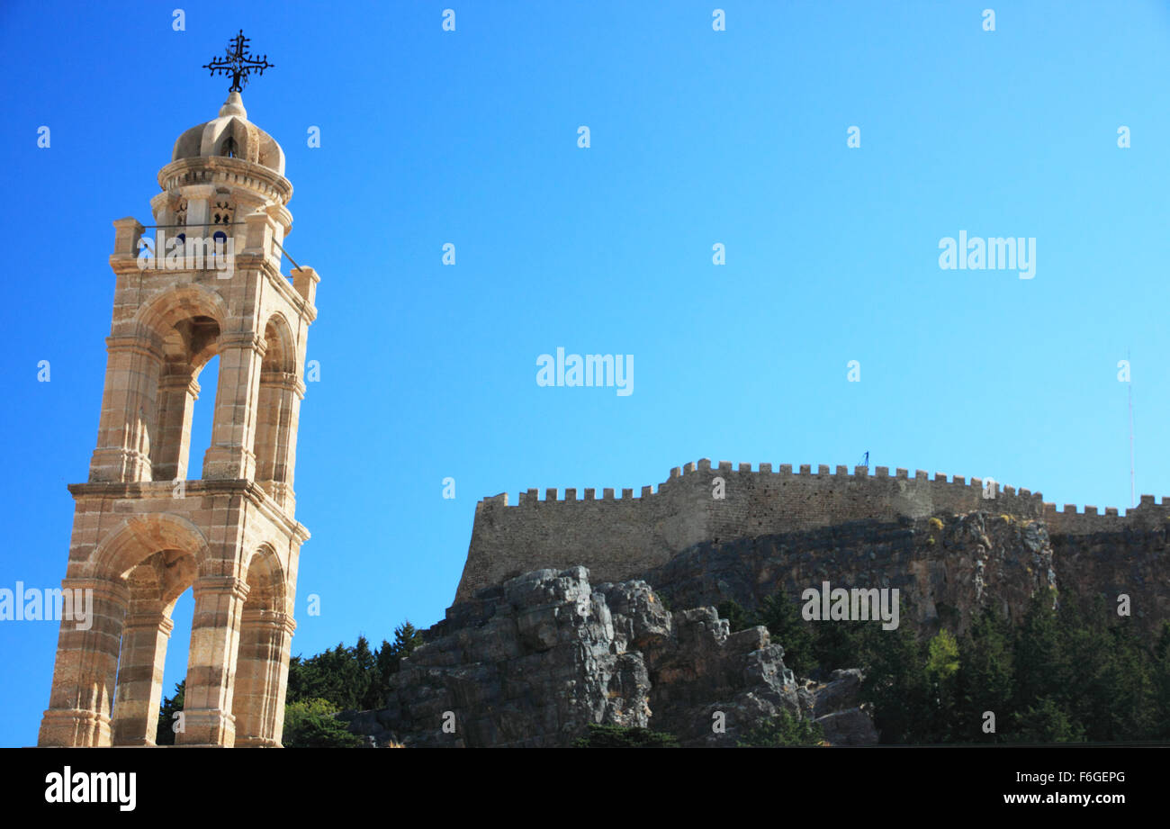 Église de Panaghia (Notre Dame) et de l'Acropole, Lindos, Rhodes, Grèce. Banque D'Images Église de Panaghia (Notre Dame) et de l'Acropole, Lindos, Rhodes, Grèce. Banque D'Images
