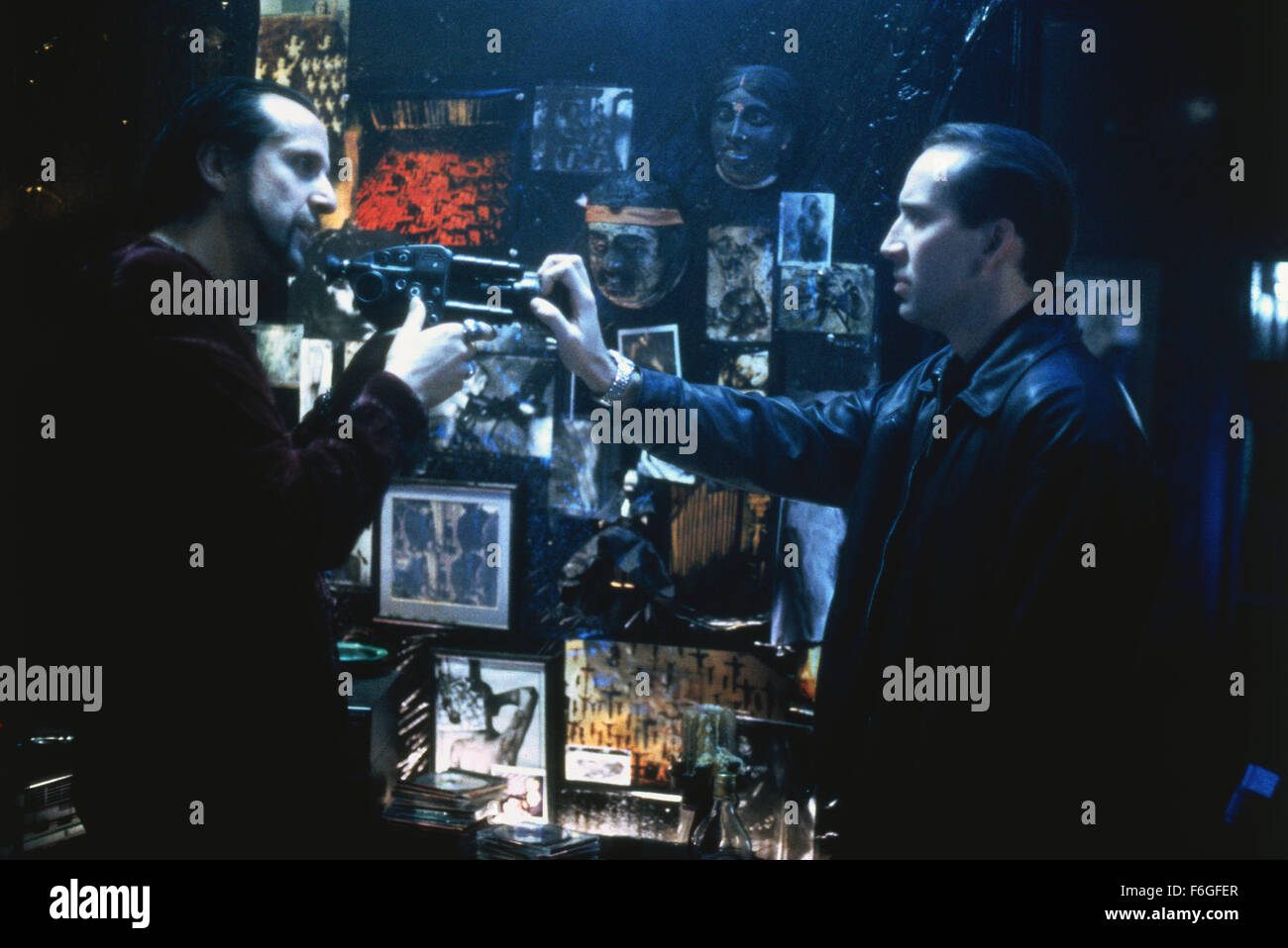 Nicolas cage peter stormare 8mm Banque de photographies et d'images à haute  résolution - Alamy