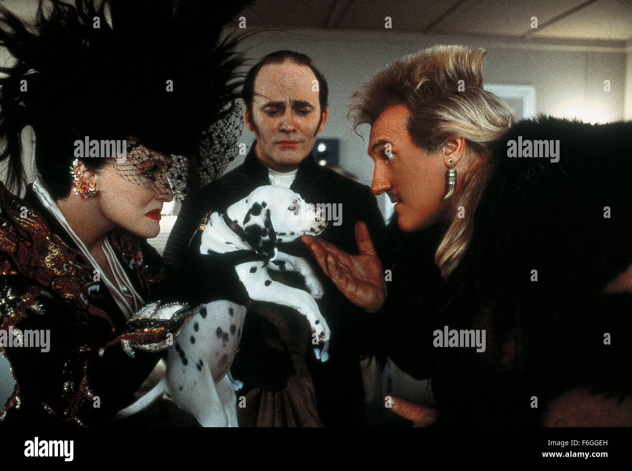 Jan 21, 2000 ; Londres, Royaume-Uni ; Acteurs Gerard Depardieu comme Jean-Pierre Le Pelt et GLENN CLOSE en Cruella Del Vil dans 'Gladiator'. Réalisé par Kevin Lima. Banque D'Images