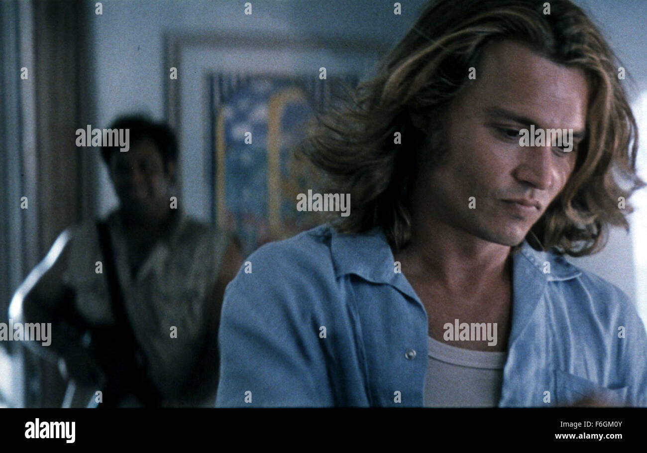Johnny Depp Jeune Cheveux Long Nov 13, 2000 ; Hollywood, CA, USA ; Johnny Depp sports un nouveau style de  cheveux comme il étoiles comme un jeune homme qui travaille avec des  trafiquants de drogue colombiens pour