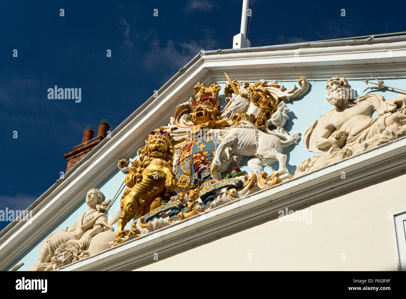 Royaume-uni, Angleterre, dans le Yorkshire, Hull, au nord, du côté de l'Église armoiries royales sur Trintity House, siège de la Lighhouses, Banque D'Images