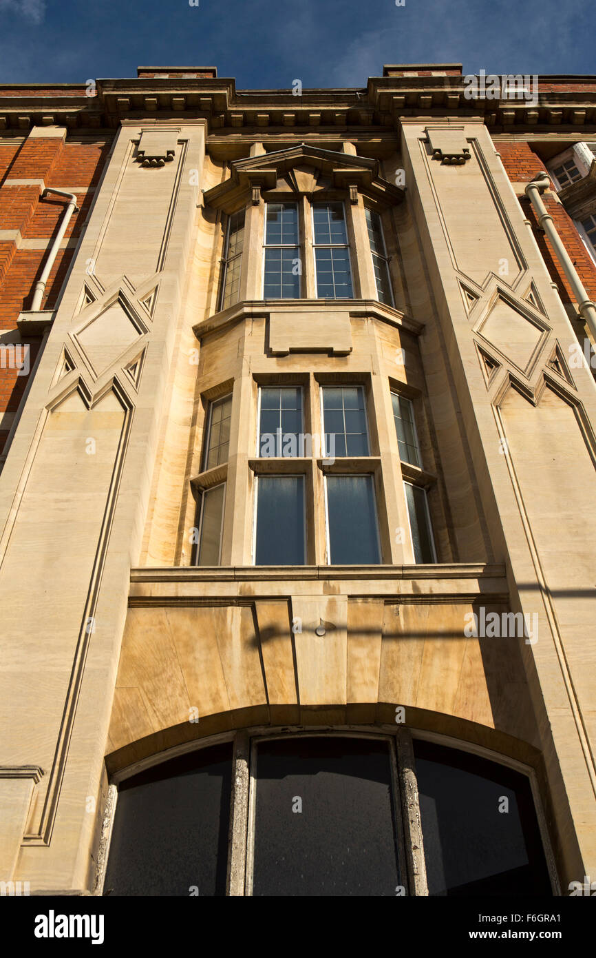 Royaume-uni, Angleterre, dans le Yorkshire, Hull, Alfred Gelder Street, 1930 Architecture, Art Déco de fenêtres en baie Banque D'Images