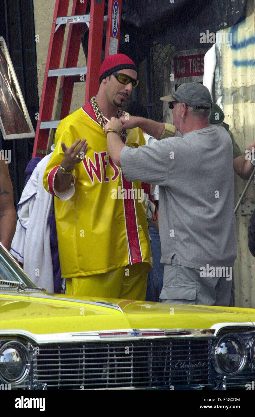 Apr 30, 2001 ; Los Angeles, CA, USA ; comédien britannique Sacha Baron Cohen en costume comme 'Ali G' films une scène de son prochain film dans le centre-ville de Los Angeles Los Angeles est à la vie réelle des membres de gang. . (Crédit Image : ) Banque D'Images