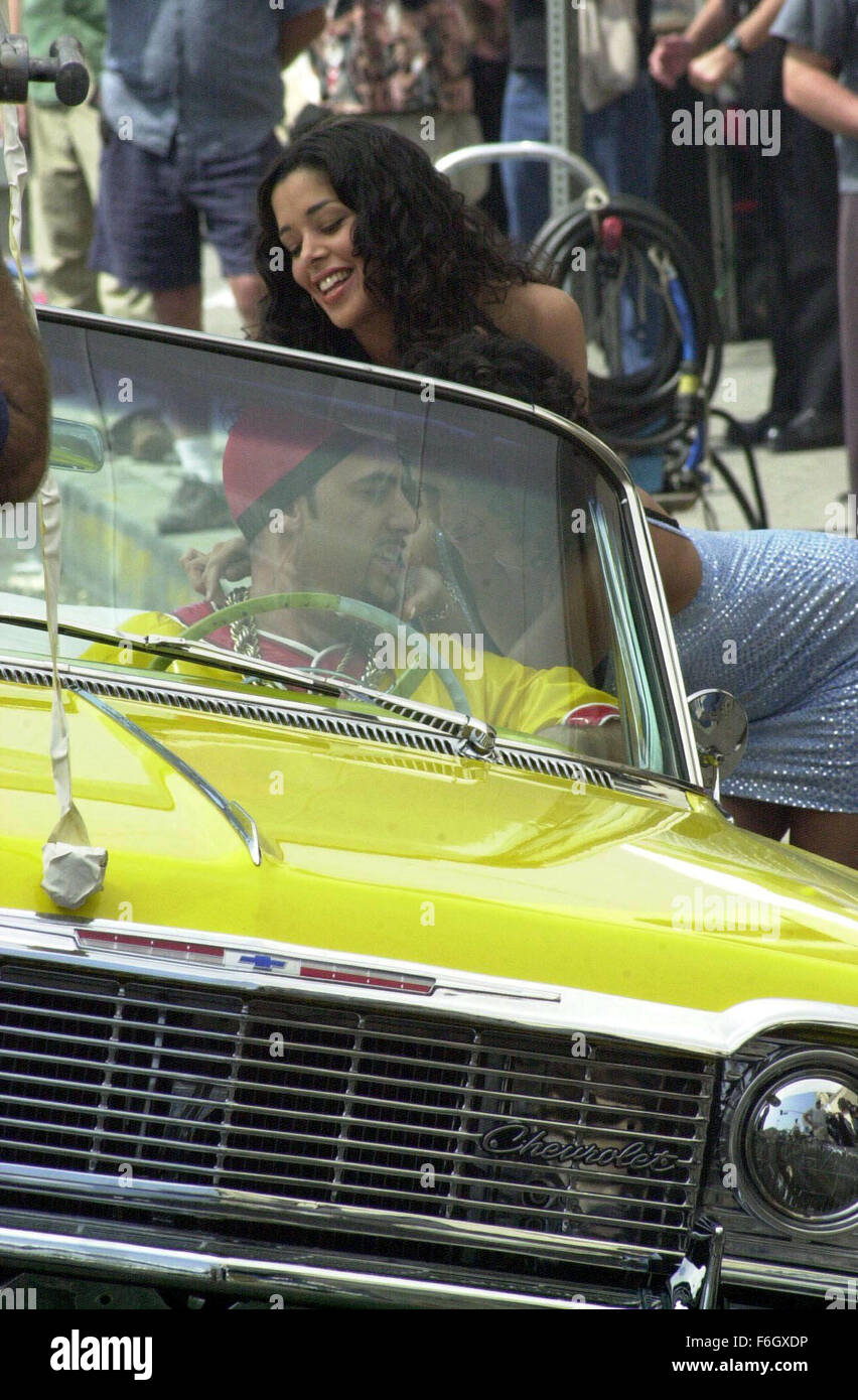 Apr 30, 2001 ; Los Angeles, CA, USA ; comédien britannique Sacha Baron Cohen en costume comme 'Ali G' films une scène de son prochain film dans le centre-ville de Los Angeles Los Angeles est à la vie réelle des membres de gang. . (Crédit Image : ) Banque D'Images