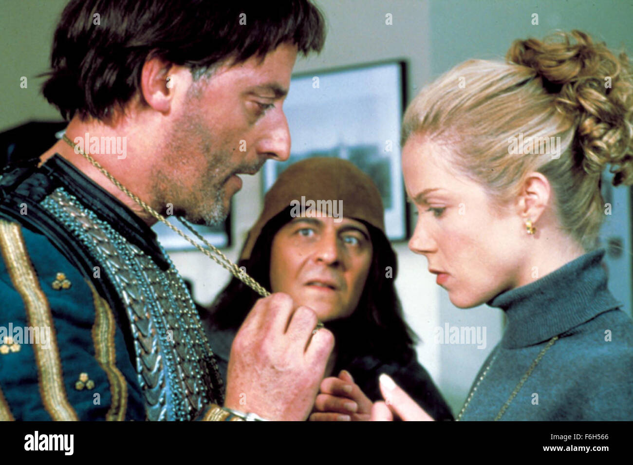 Jan 01, 2002 ; Hollywood, CA, USA ; Acteurs Jean Reno, Christina Applegate & CHRISTIAN CLAVIER dans le film "LES COULOIRS DU TEMPS III" ou "Les couloirs du temps.'. (Crédit Image : Remi office) Banque D'Images