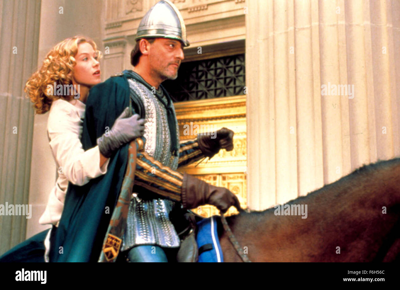 Jan 01, 2002 ; Hollywood, CA, USA ; Acteurs Jean Reno et Christina Applegate dans le film 'Les couloirs du temp III" ou "Les couloirs du temps.'. (Crédit Image : Remi office) Banque D'Images