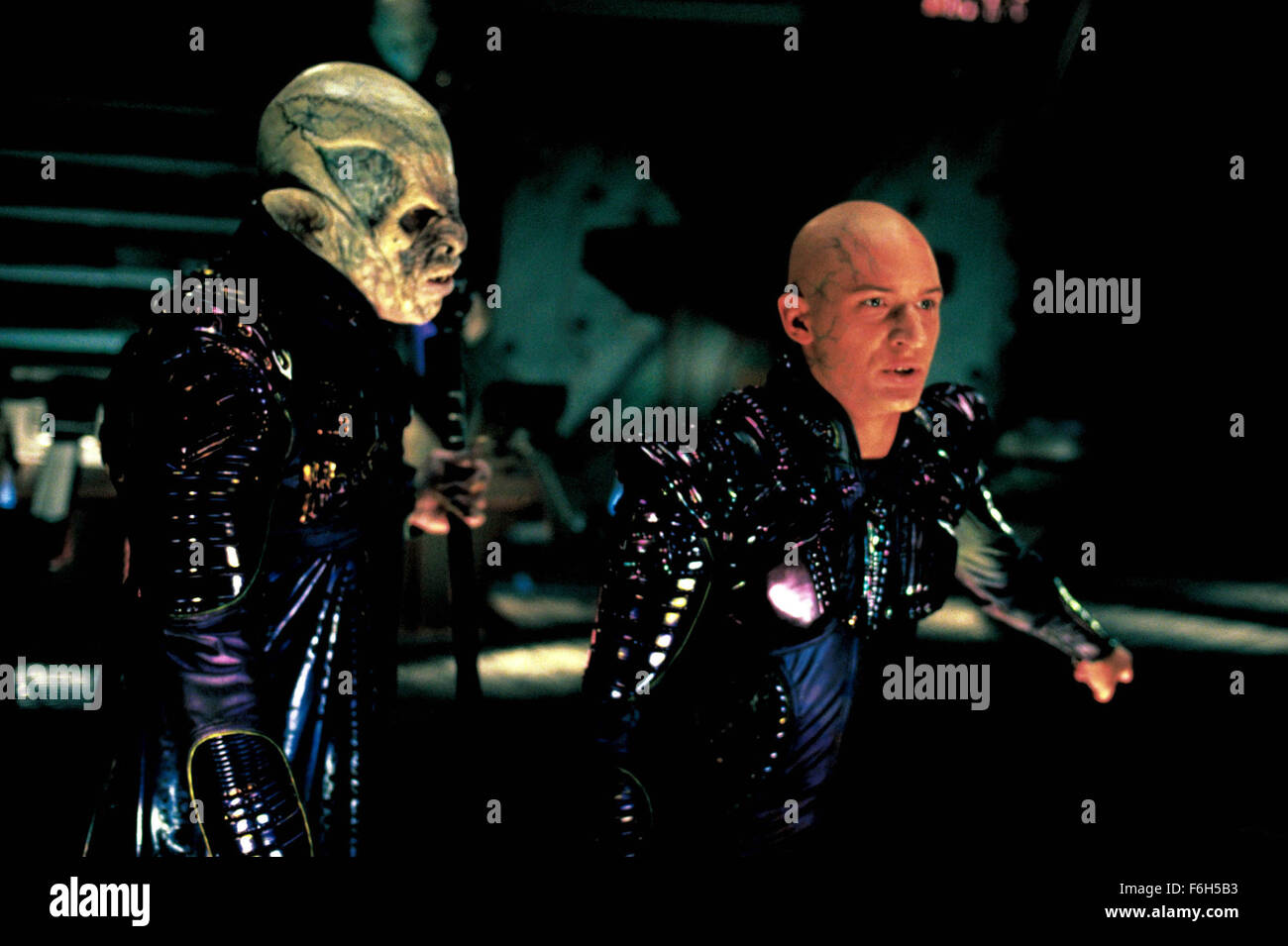 Jan 03, 2002 ; Hollywood, CA, USA ; TOM HARDY et Ron Perlman star comme Shinzon et vice-roi de l'aventure de science-fiction palpitant de "Star Trek Nemesis" réalisé par Stuart Baird. Banque D'Images