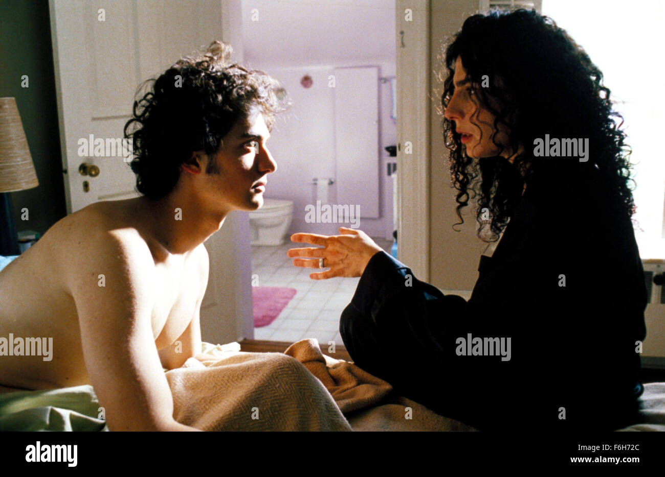 Mar 15, 2002 ; Paris, France ; David Alpay comme Raffi et Arsinee Khanjian comme Ani dans le drame ''Ararat'' réalisé par Atom Egoyan. Banque D'Images