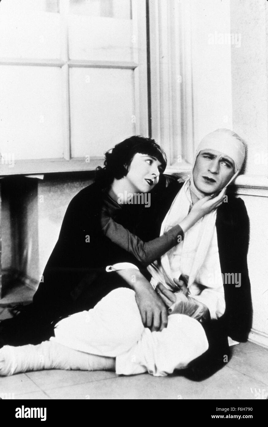 1928, le titre du film : Lilac Time, Directeur : GEORGE FITZMAURICE, Studio : FIRST NATIONAL, présenté : BANDAGES, PARTIE DU CORPS, Gary Cooper, embrasser, GEORGE FITZMAURICE. (Crédit Image : SNAP) Banque D'Images