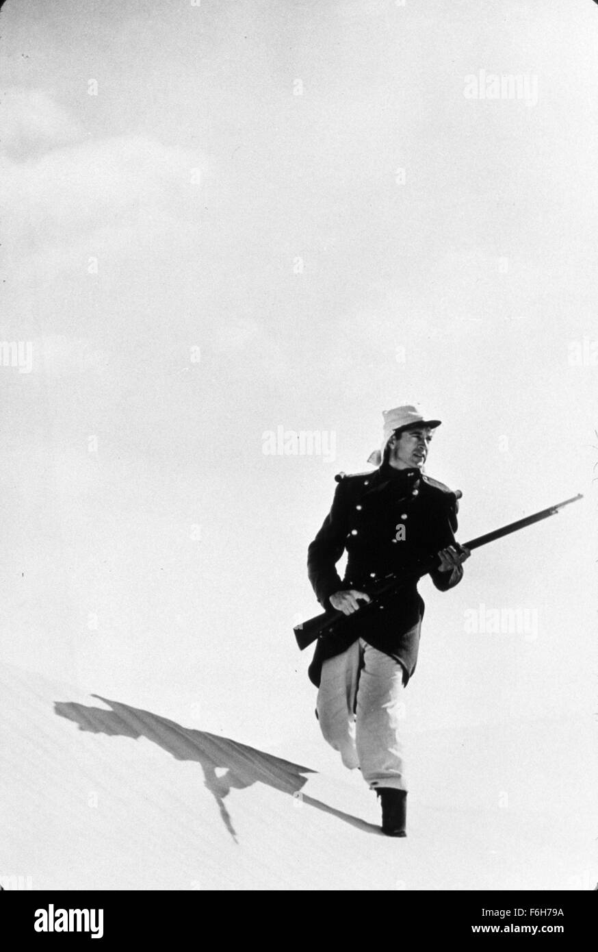 1939, le titre du film : beau geste, Réalisateur : William WELLMAN, Studio : Paramount, Photo : VÊTEMENTS, Gary Cooper, l'uniforme de la légion étrangère, carabine, armes. (Crédit Image : SNAP) Banque D'Images