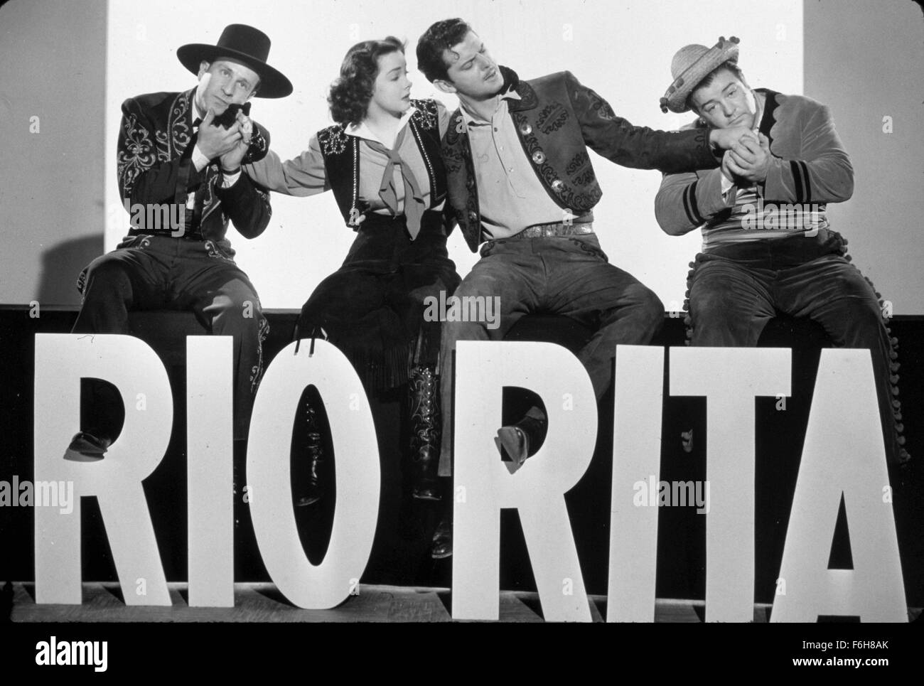 1942, le titre du film : RIO RITA, Directeur : SYLVAN SIMON, Photo : BUD ABBOTT, John Carroll, de l'équipe de comédie, LOU COSTELLO, KATHRYN GRAYSON. (Crédit Image : SNAP) Banque D'Images