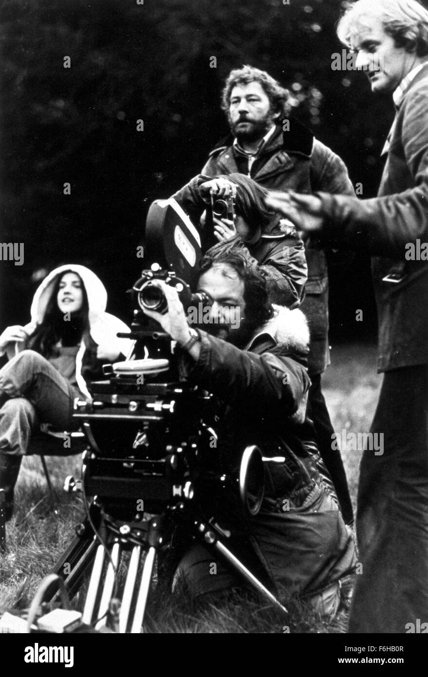 1975, le titre du film : Réalisateur : Barry Lyndon, Stanley Kubrick,  Studio : WARNER, Photo : accessoires, Stanley Kubrick, CAMÉRA, tournage,  derrière la scène. (Crédit Image : SNAP Photo Stock - Alamy