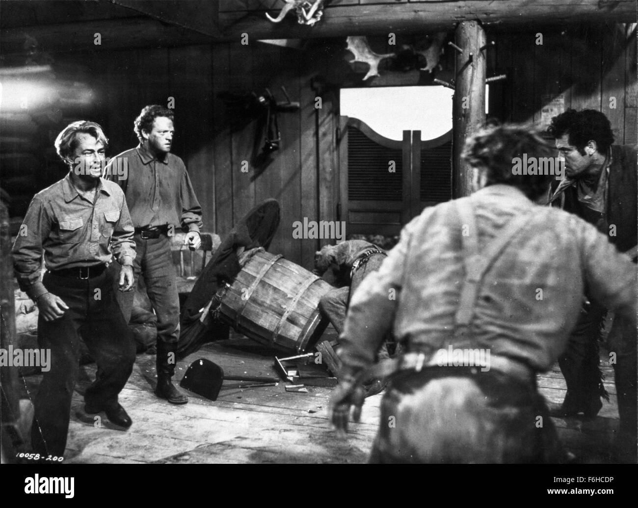 1953, le titre du film : Shane, Directeur : GEORGE STEVENS, Photo : combats, VAN HEFLIN, ALAN LADD. (Crédit Image : SNAP) Banque D'Images