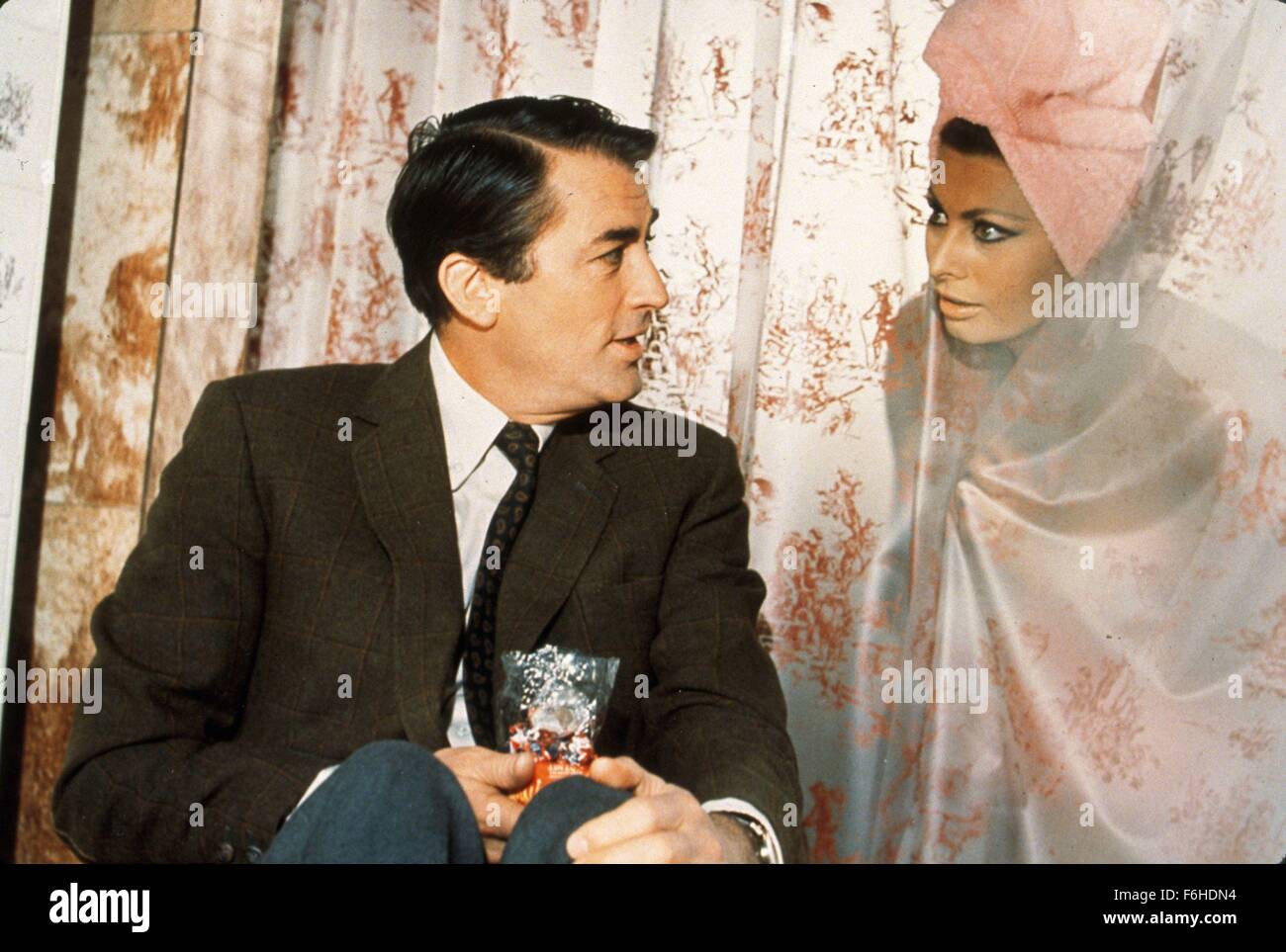 Stanley donen gregory peck sophia loren Banque de photographies et d ...