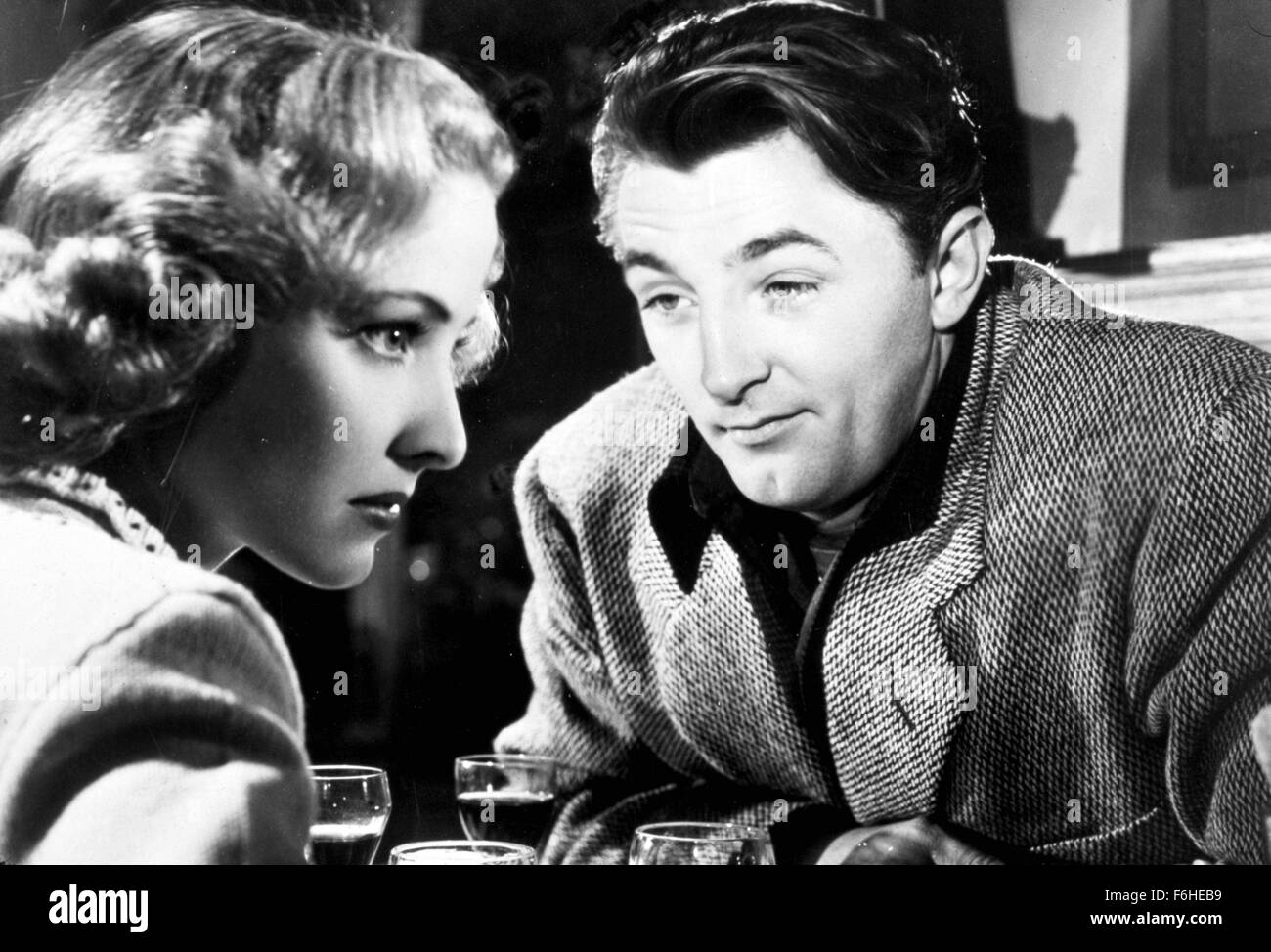 1946, le titre du film : médaillon, Directeur : JOHN BRAHM, Studio : RKO, Photo : JOHN BRAHM, LARAINE DAY. (Crédit Image : SNAP) Banque D'Images
