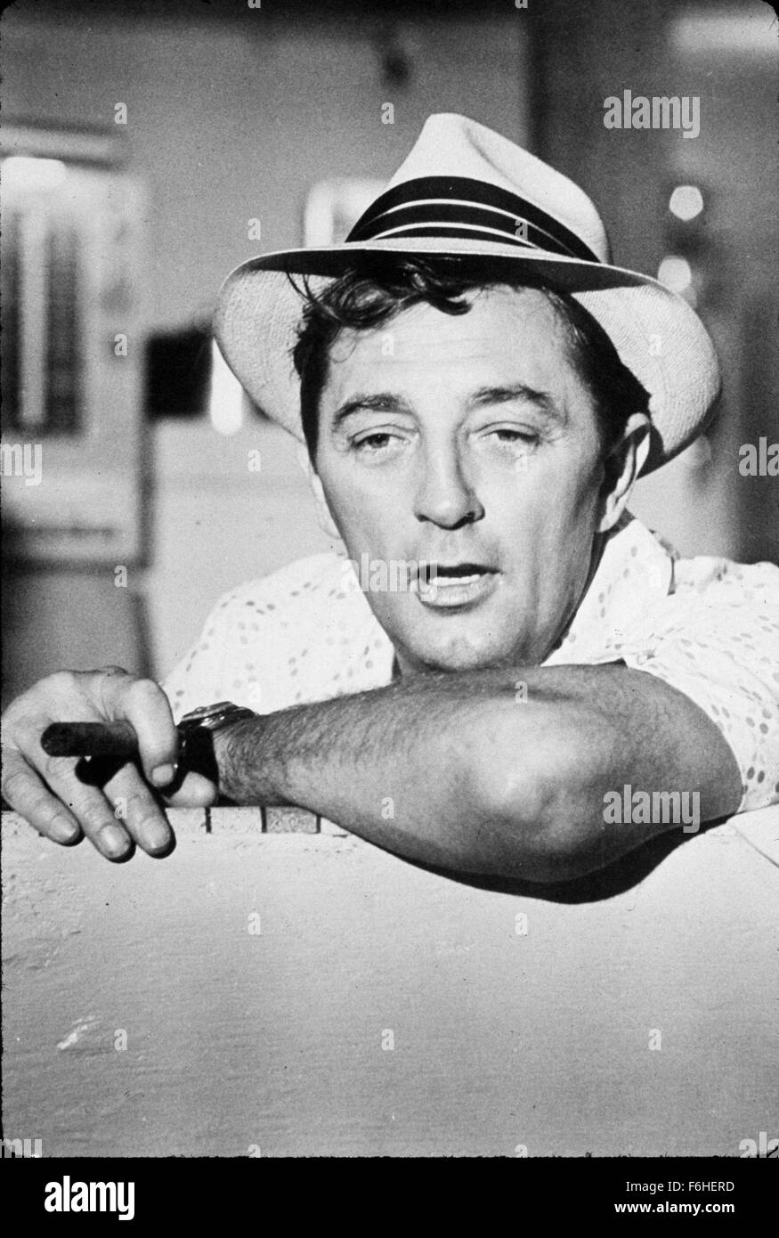 1962, le titre du film : CAPE FEAR, Directeur : J. LEE THOMPSON, Studio : UNIV, Photo : Robert Mitchum, cool, hat, cigare, tranquille, relaxe, EX-CON, paranoïaques, paranoïa, fous, mentalement instable, MAD, le tracé. (Crédit Image : SNAP) Banque D'Images