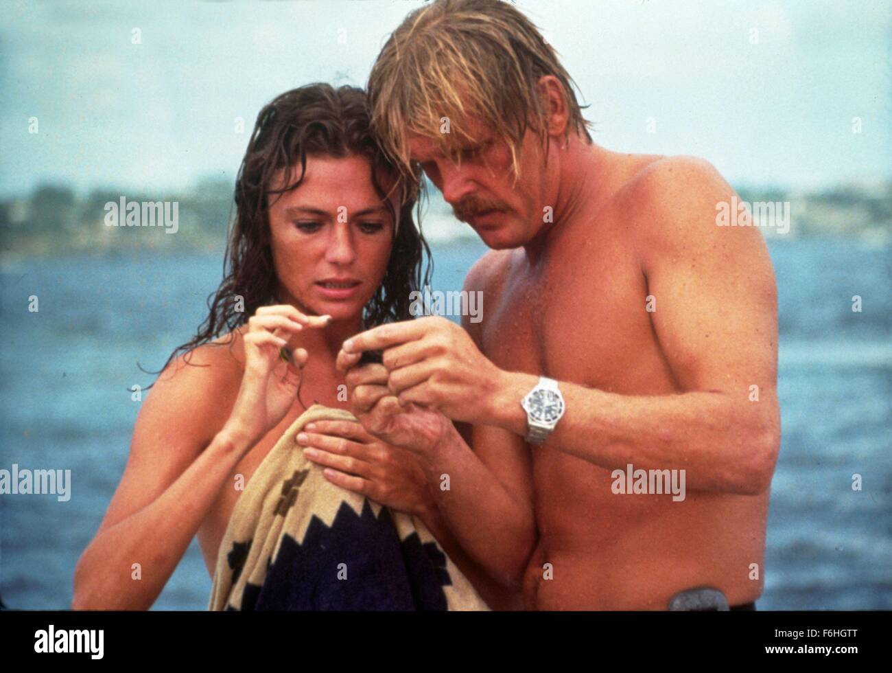 1977, le titre du film : DEEP, Directeur : PETER YATES, Photo : Jacqueline Bisset, Nick Nolte, DE PLONGÉE SOUS-MARINE, SPORT. (Crédit Image : SNAP) Banque D'Images