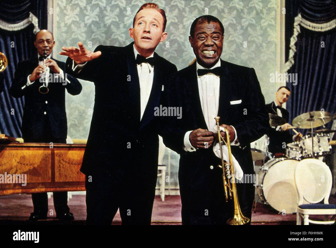 1956, le titre du film : haute société, Réalisateur : CHARLES WALTERS, Studio : MGM, Photo : LOUIS ARMSTRONG, Bing Crosby. (Crédit Image : SNAP) Banque D'Images