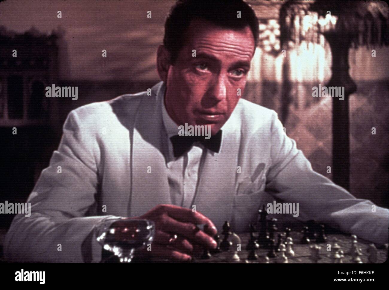 1942, le titre du film : CASABLANCA, Réalisateur : Michael Curtiz, Studio : WARNER, Photo : Humphrey Bogart. (Crédit Image : SNAP) Banque D'Images
