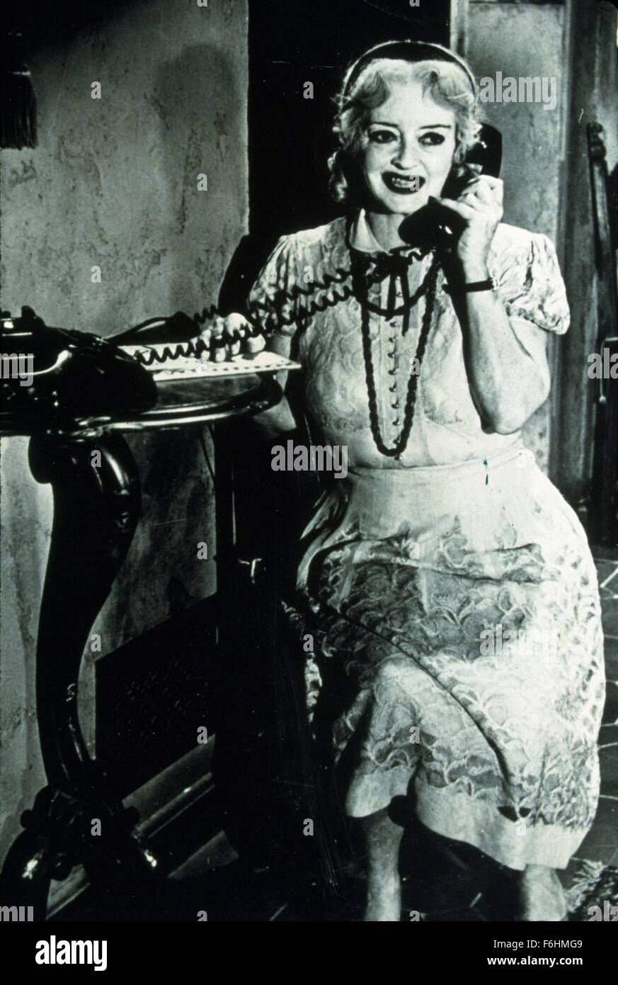 1962, le titre du film : Qu'est-il arrivé à Baby Jane ?, Directeur : ROBERT ALDRICH, Studio : MGM, Photo : ROBERT ALDRICH, Bette Davis. (Crédit Image : SNAP) Banque D'Images