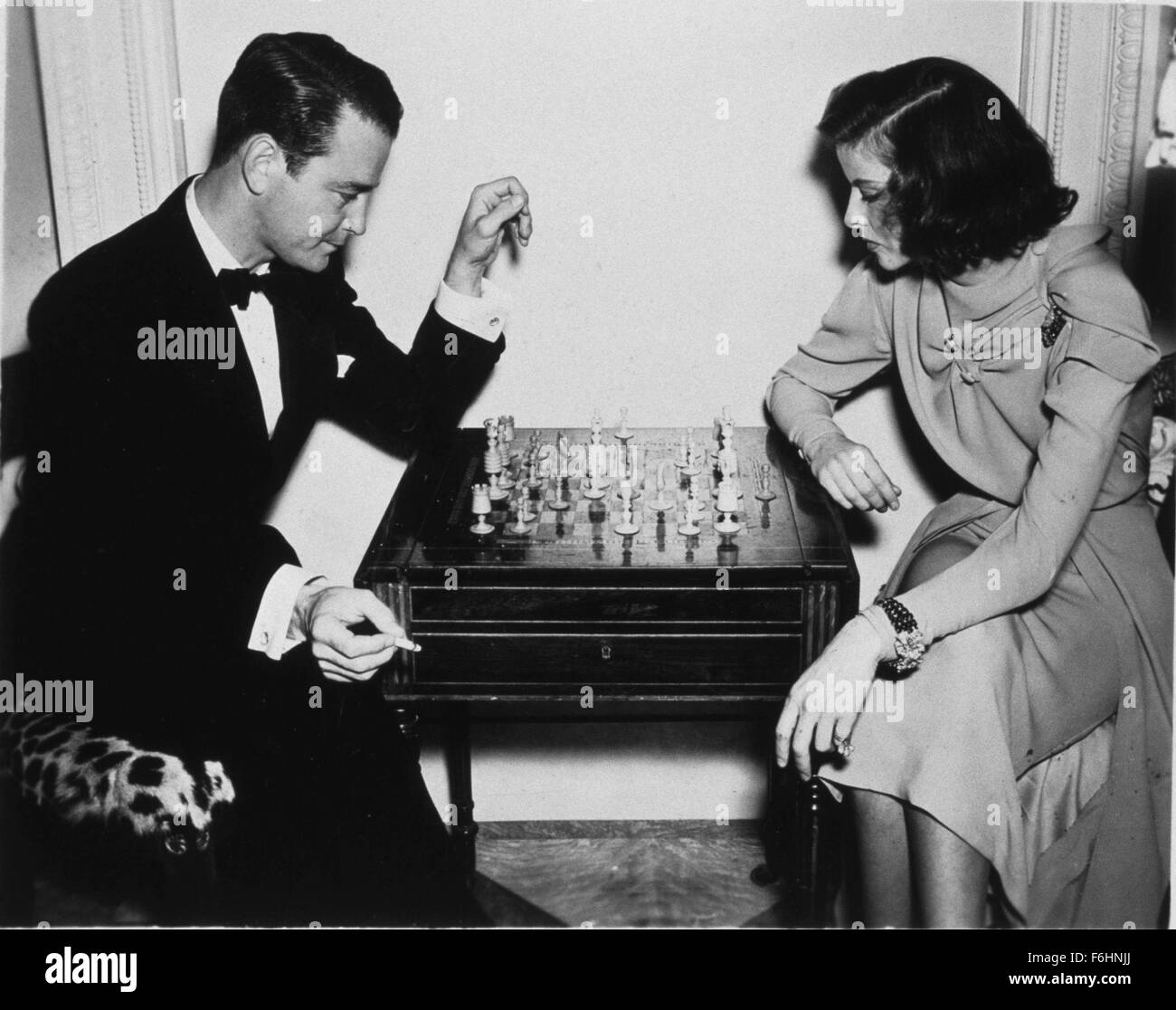 1938, le titre du film : Vacances, Directeur : GEORGE CUKOR, Studio : COLUMBIA, présenté : LEW AYRES, jeu d'échecs, Katharine Hepburn, FILM. (Crédit Image : SNAP) Banque D'Images