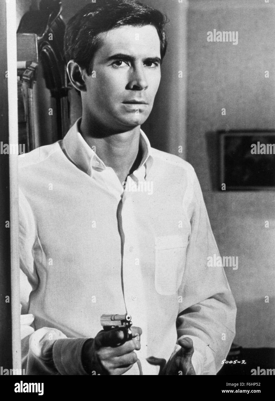 1967, le titre du film : meurtres CHAMPAGNE, Directeur : Claude Chabrol, Studio : UNIV, Photo : Claude Chabrol, Gun crazy. (Crédit Image : SNAP) Banque D'Images