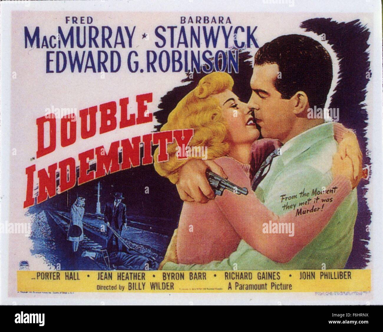 1944, le titre du film : DOUBLE INDEMNITY, Directeur : Billy Wilder, Studio : Paramount, Photo : 1944, la criminalité, la déception, LE FILM NOIR, Fred MacMURRAY, meurtre (à but lucratif), Barbara Stanwyck, la femme (MAL/moyenne/dangereux), les femmes (deux fois), ARME À FEU, les baisers, les embrasser. (Crédit Image : SNAP) Banque D'Images