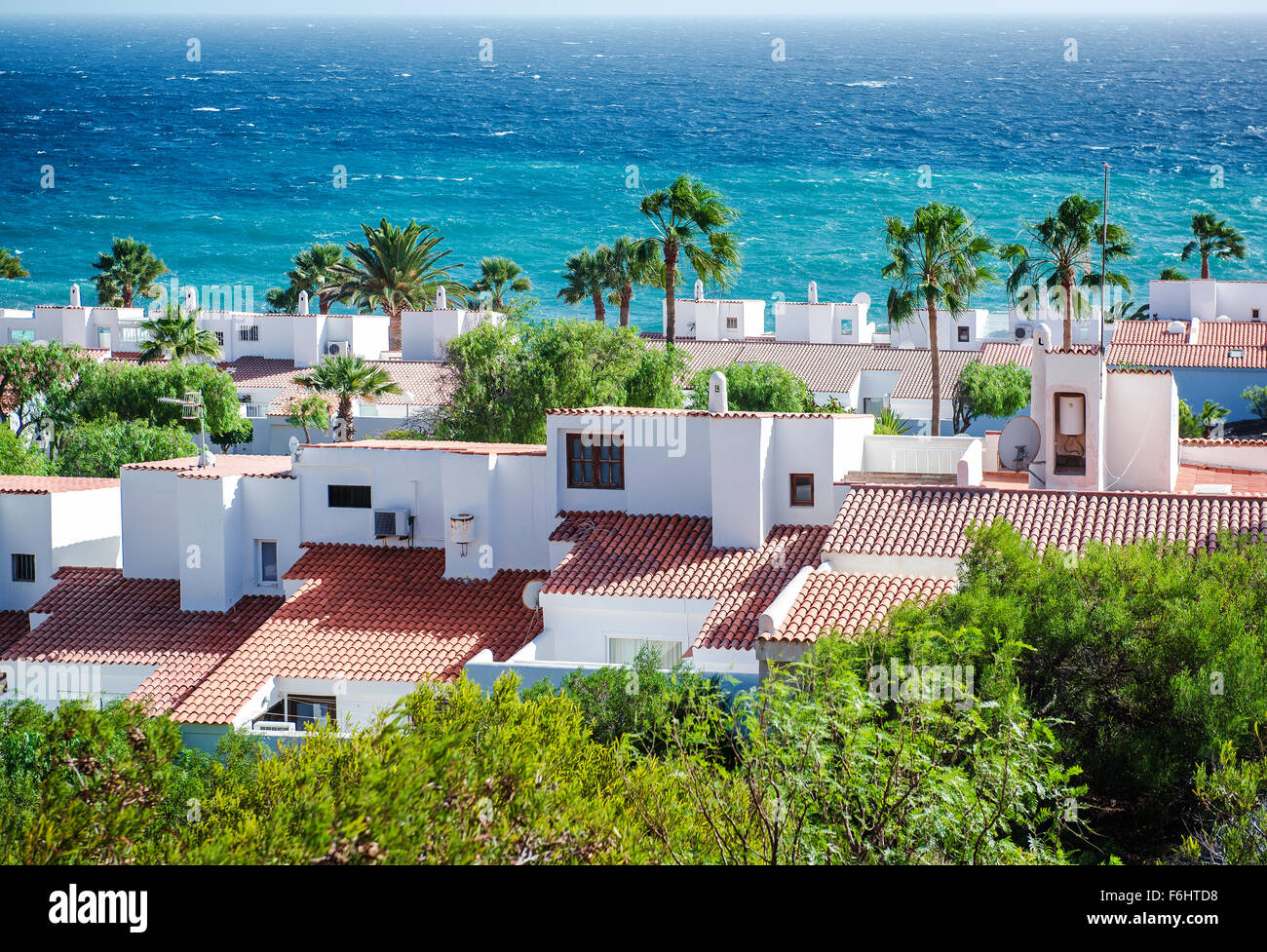 Vue sur les toits de maisons et de l'océan Atlantique. Tenerife, Canaries. Espagne Banque D'Images