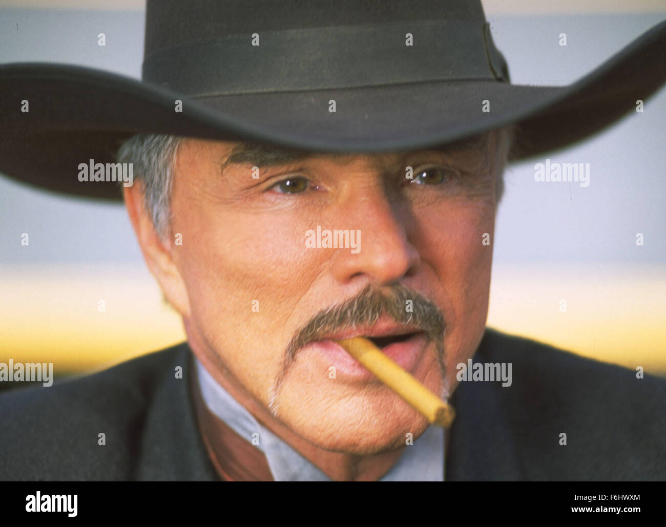 29 juil., 2002 ; Studio City, CA, USA ; Burt Reynolds stars dans 'Johnson County War', un quatre-heure monde film original diffusée Samedi, 24 août (7-9PM ET/PT) uniquement sur Hallmark Channel.. (Crédit Image : Michael Springer) Banque D'Images