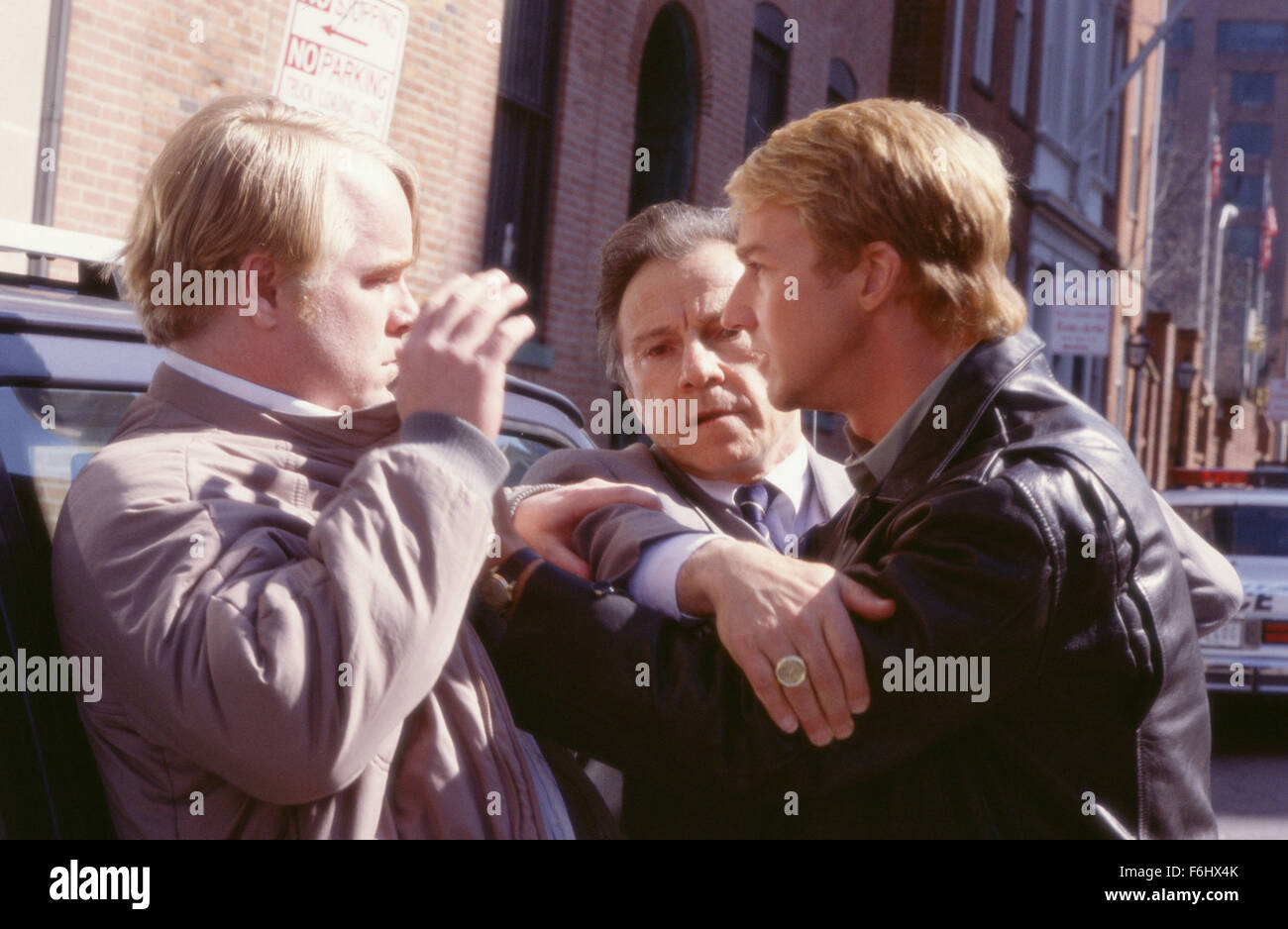 Aug 01, 2002 ; Hollywood, CA, USA ; Acteurs Philip Seymour Hoffman (L) comme Freddy Lounds, Harvey Keitel que Jack Crawford et EDWARD NORTON (R) comme Will Graham dans le film 'Red Dragon.'. (Crédit Image : ) Banque D'Images