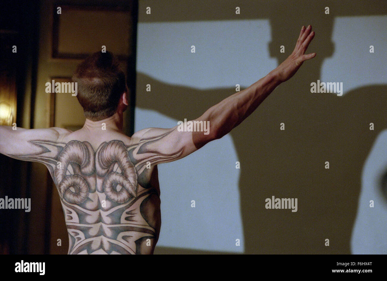 Aug 01, 2002 ; Hollywood, CA, USA ; acteur Ralph Fiennes que Francis Dolarhyde dans le film 'Red Dragon.'. (Crédit Image : ) Banque D'Images