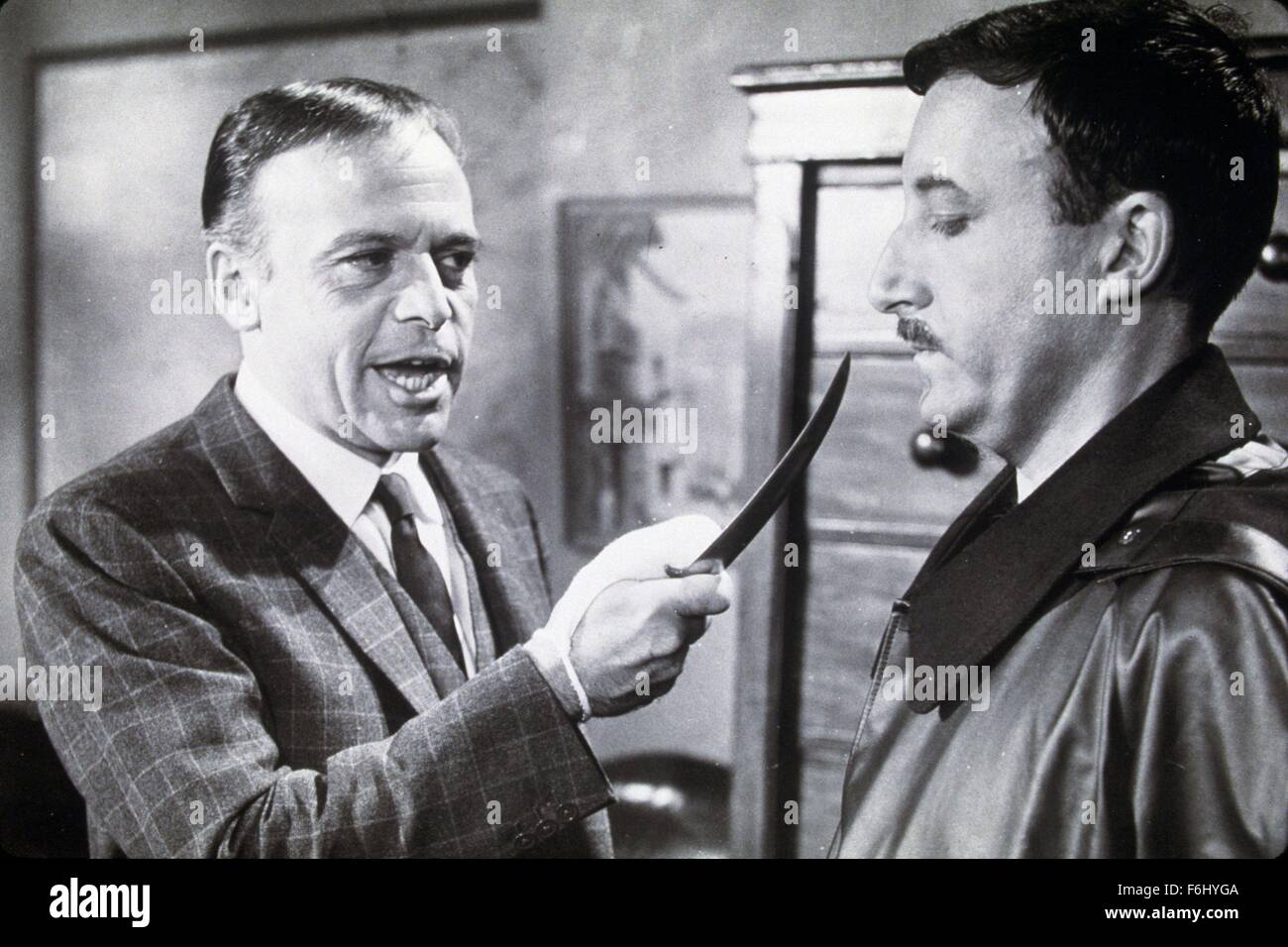 1964, le titre du film : TOURNÉ DANS LE NOIR, Directeur : BLAKE EDWARDS, Studio : UA, Photo : BLAKE EDWARDS, HERBERT LOM, films de la Panthère rose. (Crédit Image : SNAP) Banque D'Images