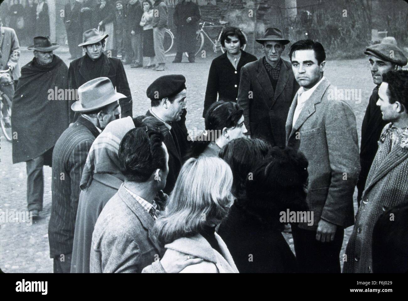1957, le titre du film : tollé, Directeur : Michelangelo Antonioni, Photo : Michelangelo Antonioni, STEVE COCHRAN. (Crédit Image : SNAP) Banque D'Images