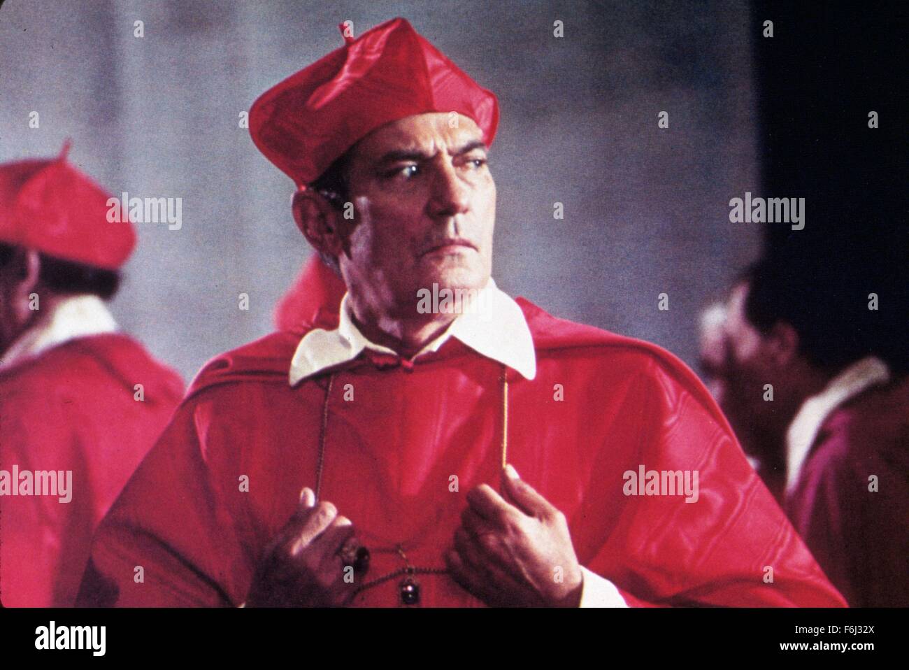 1974, le titre du film : ABDICATION, Directeur : ANTHONY HARVEY, Studio : Warner, en Photo : COSTUME DE THÉÂTRE, PETER FINCH, ANTHONY HARVEY, Drame historique, religion, ROME, image, la Suède. (Crédit Image : SNAP) Banque D'Images