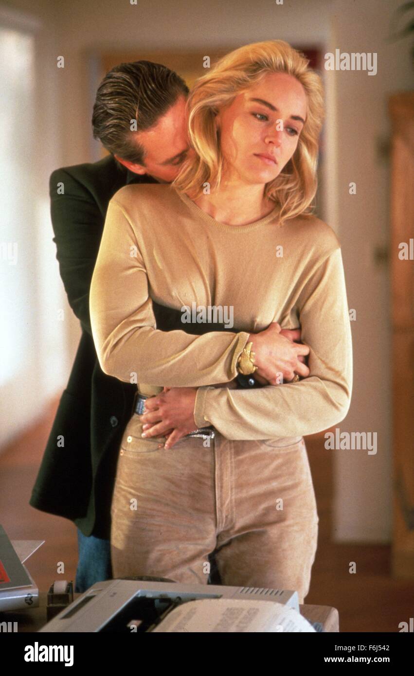 1992, le titre du film : BASIC INSTINCT, Réalisateur : Paul Verhoeven, Studio : TRI, Photo : MICHAEL DOUGLAS, de romance, de Sharon Stone. (Crédit Image : SNAP) Banque D'Images