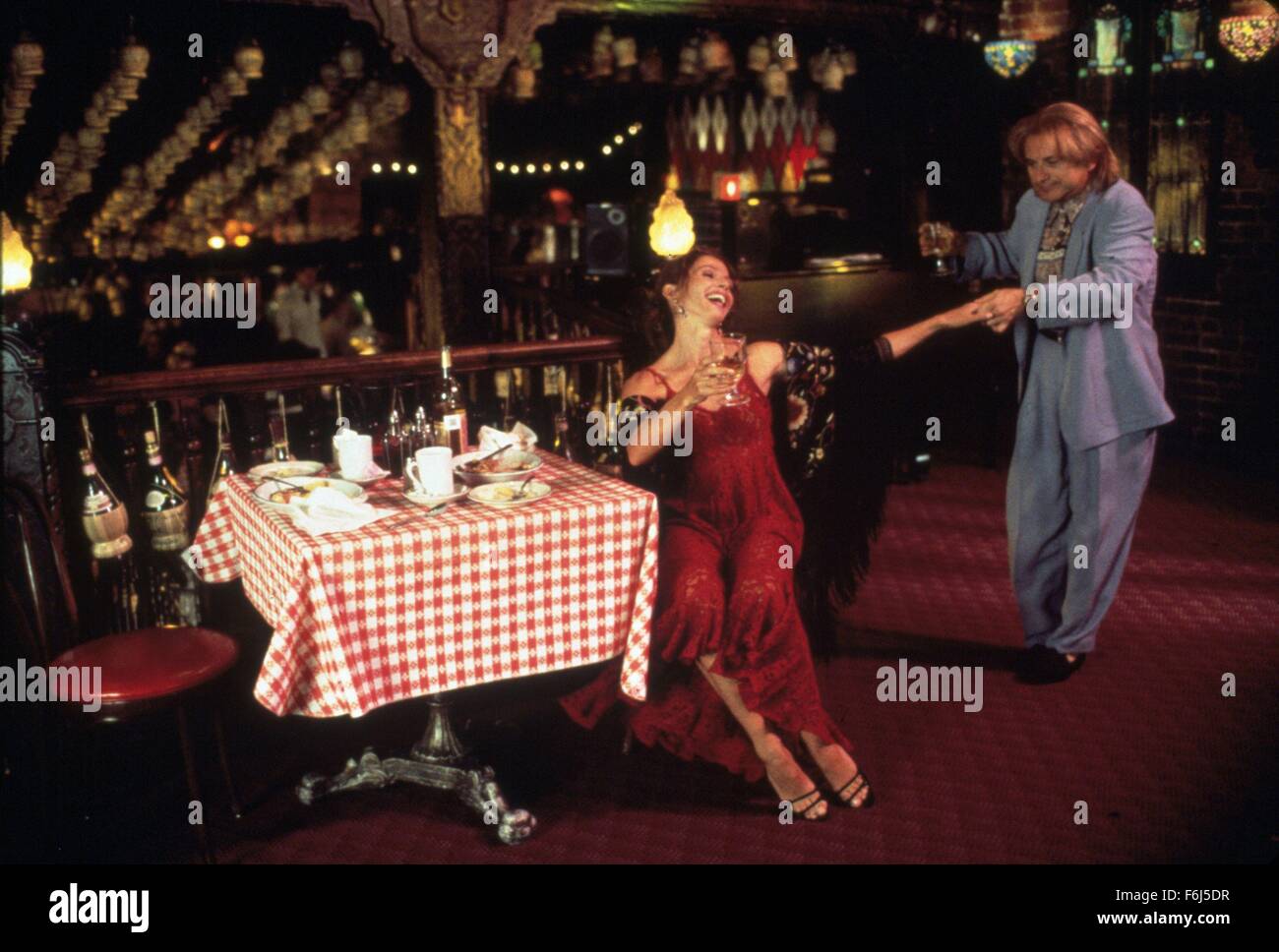 1994, le titre du film : JIMMY HOLLYWOOD, Réalisateur : Barry Levinson, Studio : Paramount, Photo : Victoria Abril, Barry Levinson. (Crédit Image : SNAP) Banque D'Images