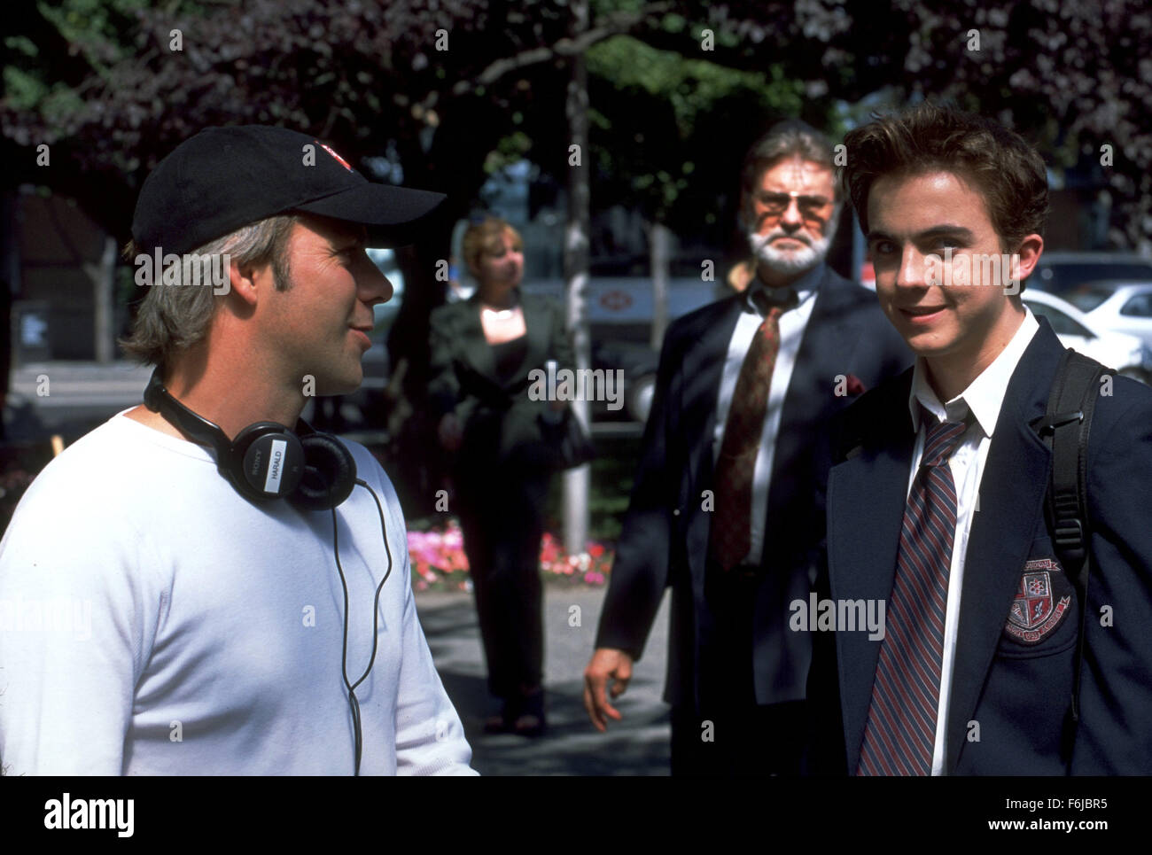 DATE DE SORTIE : Mars 14, 2003. Titre du film : l'agent Cody Banks. STUDIO : Metro-Goldwyn-Mayer. Résumé : Un agent Cody Banks gouvernement trains dans les voies de l'opérations clandestines qui exigent des participants plus jeunes.. Sur la photo : HARALD ZWART comme directeur, Frankie Muniz comme Cody Banks. Banque D'Images