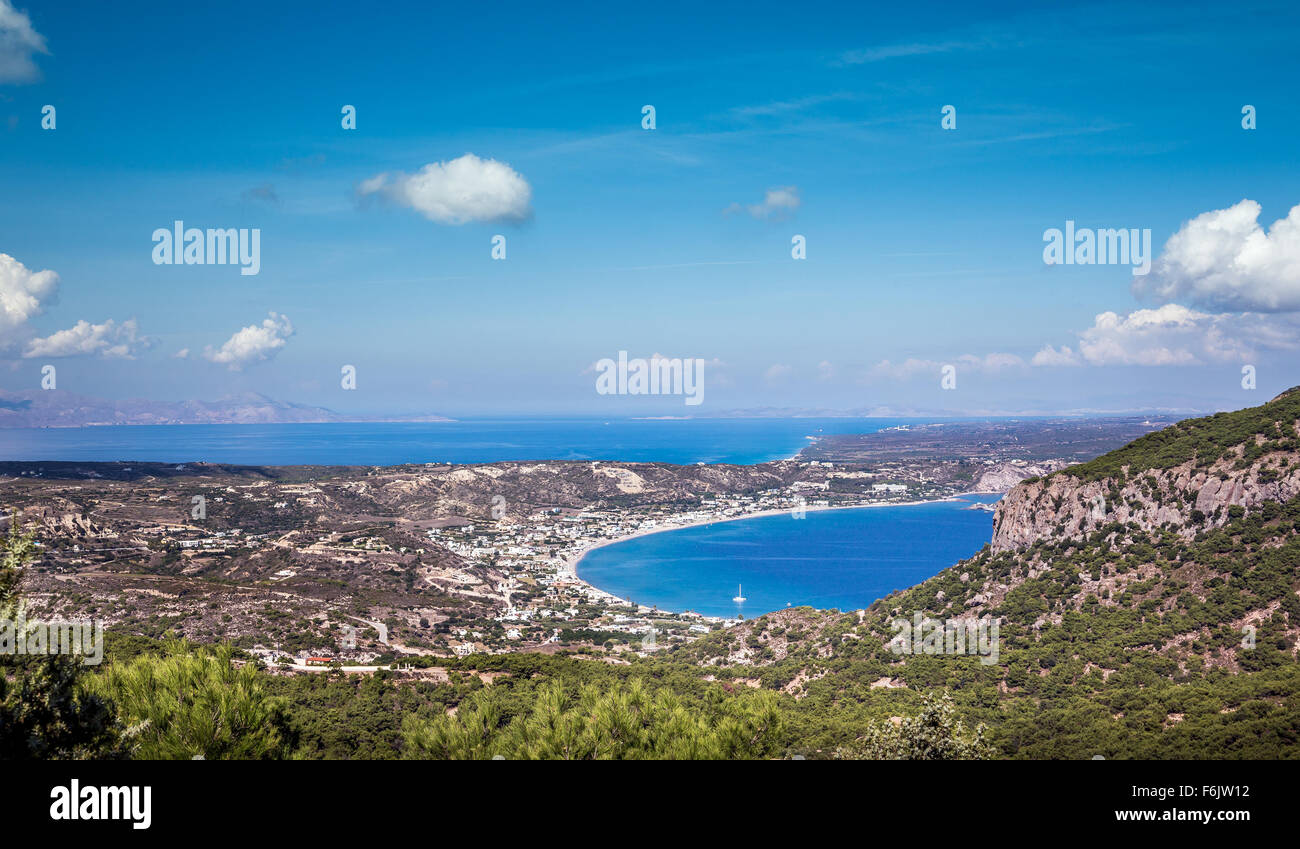 Vue aérienne sur le village de Kefalos et littoral sur l'île de Kos, Grèce Banque D'Images