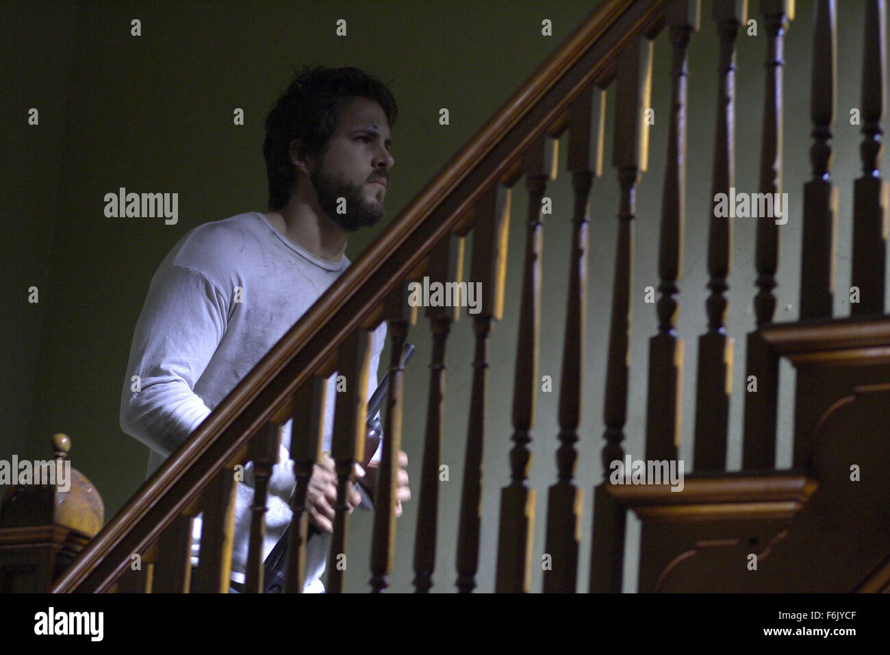 DATE DE SORTIE : 15 avril 2005 TITRE DU FILM : the guilty STUDIO : MGM RÉSUMÉ : George et Kathy Lutz et ses trois enfants emménagent dans une maison qui a été le lieu d'un meurtre horrible d'un an avant. Ils décident de garder la maison et essayer de maintenir l'horreur dans le passé. C'est jusqu'à ce que, George commence à se comporter bizarrement et leur fille, Chelsea commence à voir des gens. Ce qui suit est de 28 jours de terreur pour la famille. Réalisé par Andrew Douglas. Sur la photo : RYAN REYNOLDS comme George Lutz. (Crédit Image : c MGM/photos) Banque D'Images